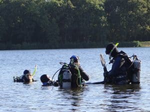 Duiken in de Wythmerplas voor de Advanced Open Water duikopleiding